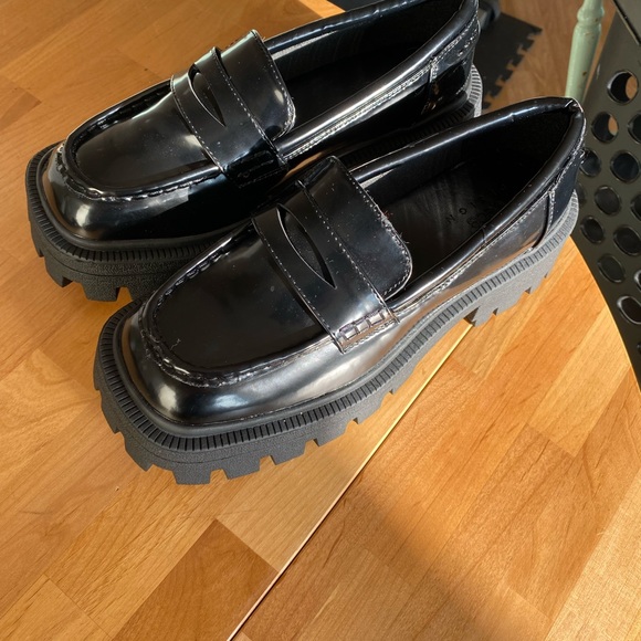 Lug Sole Chunky Black Loafers - Picture 4 of 4